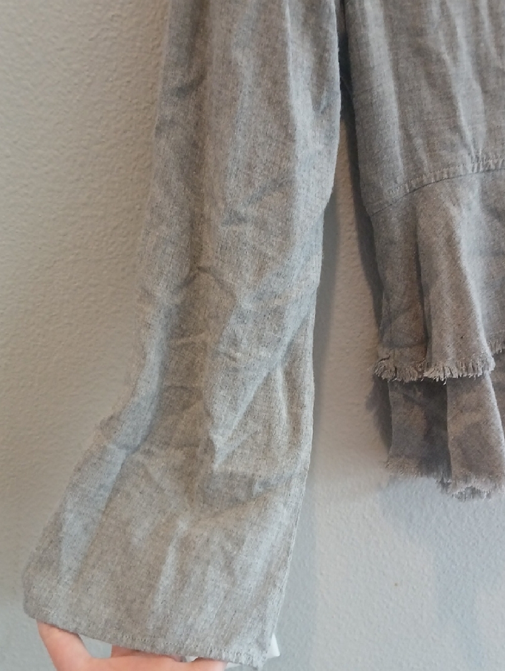 Cloth And Stone Anthropologie Medium Light Gray Button-Down Ruffle Hem Linen Top - Picture 3 of 5